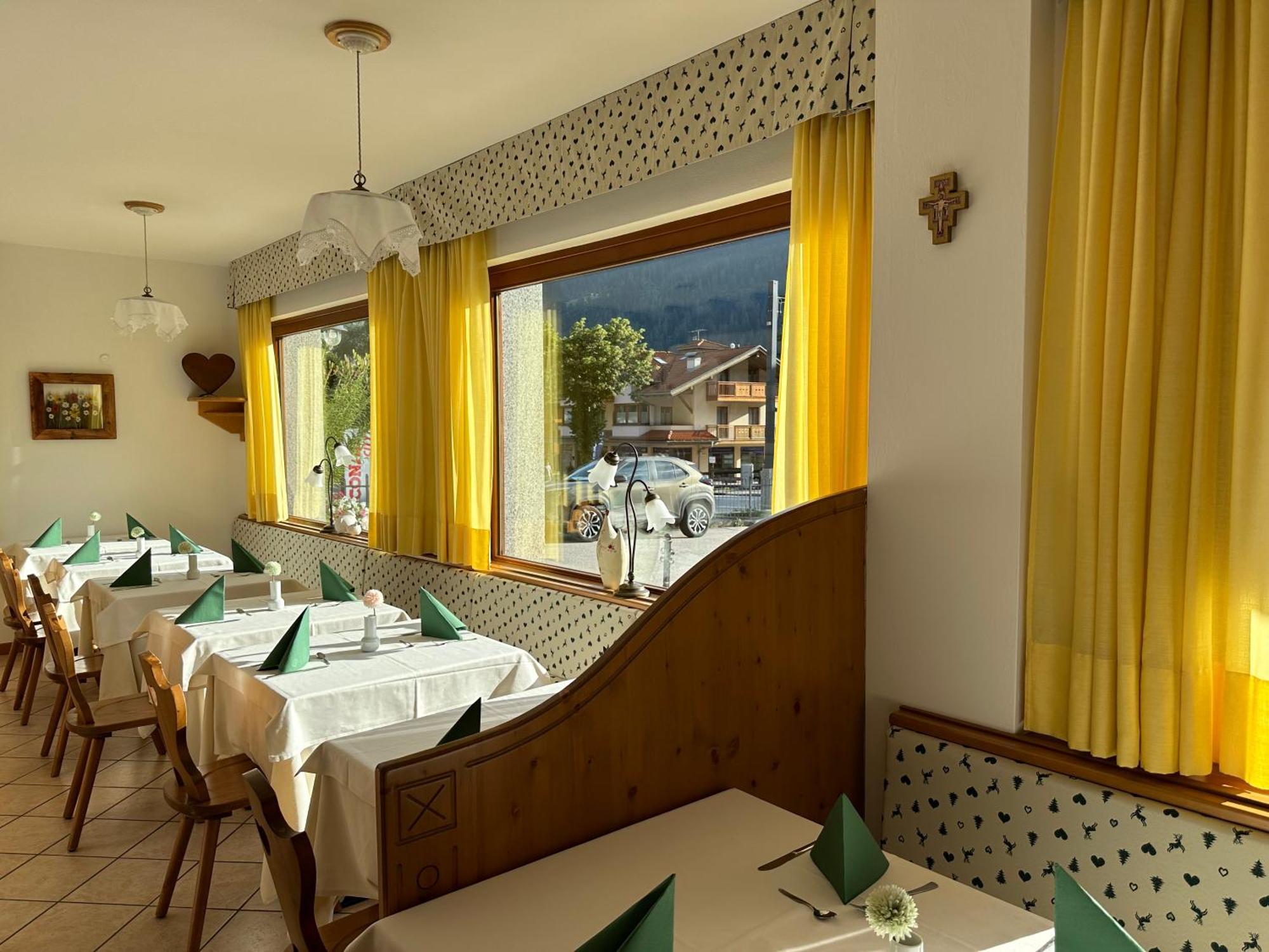 Hotel Garni Maffei Pinzolo Buitenkant foto